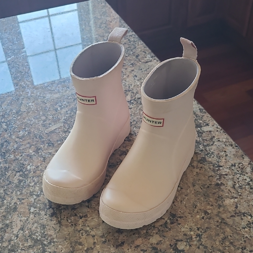 Hunter Off-White Ankle Boots
